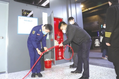 p32_b.jpg