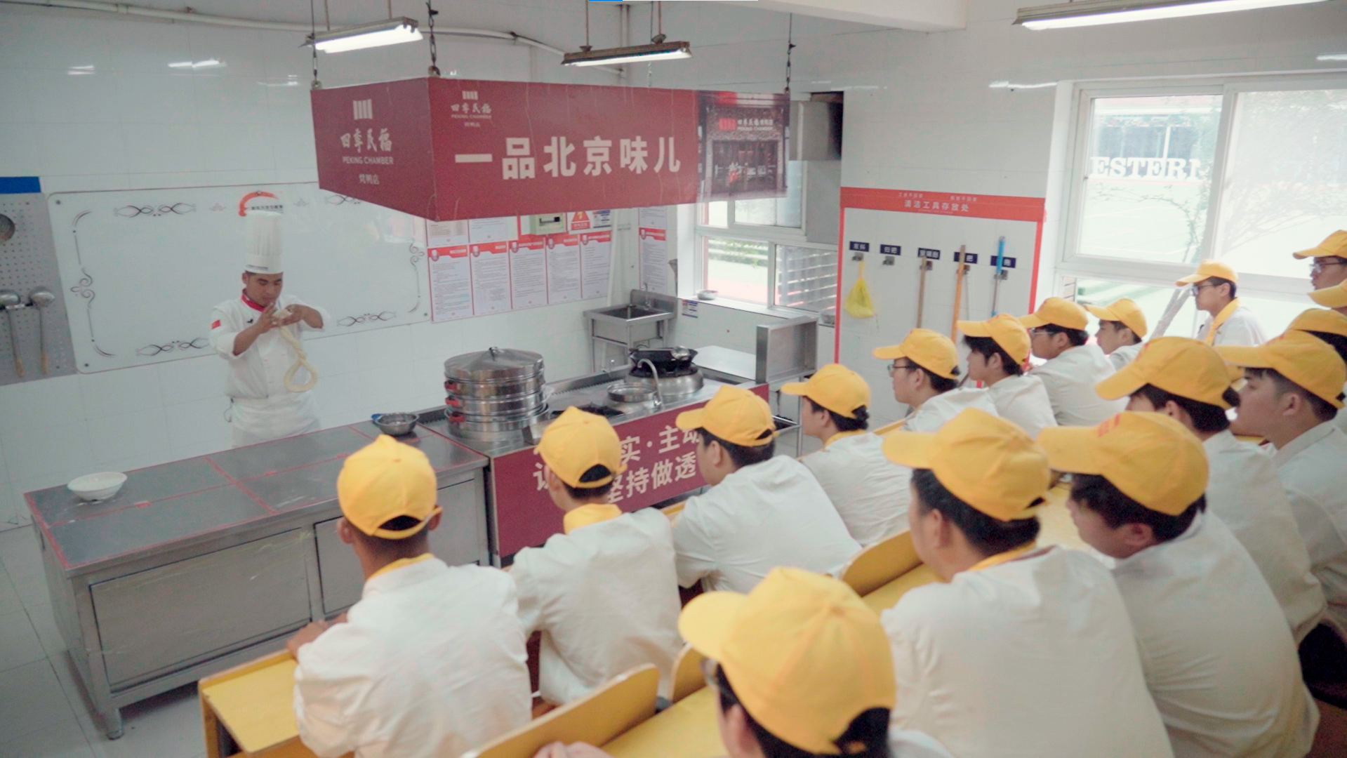 从职教生到职教教师 看他如何带学生玩转“