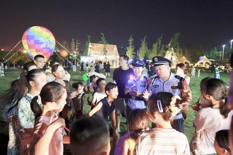 警灯闪烁处 烟火暖人心 —— 安阳公安机关开展夏季行动守护古都平安