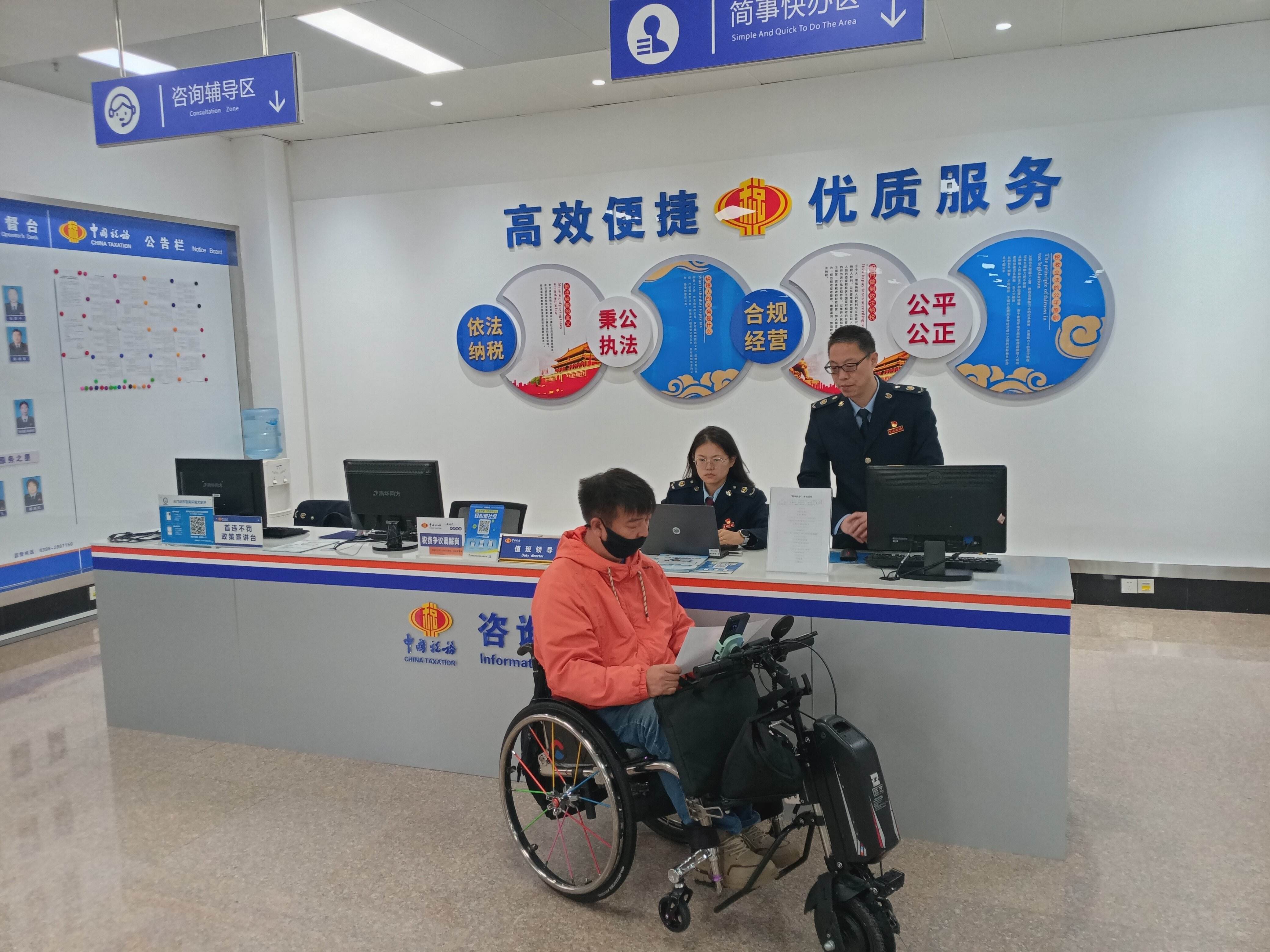 开发区局税务助残暖人心 提额开票办实事1_proc.jpg