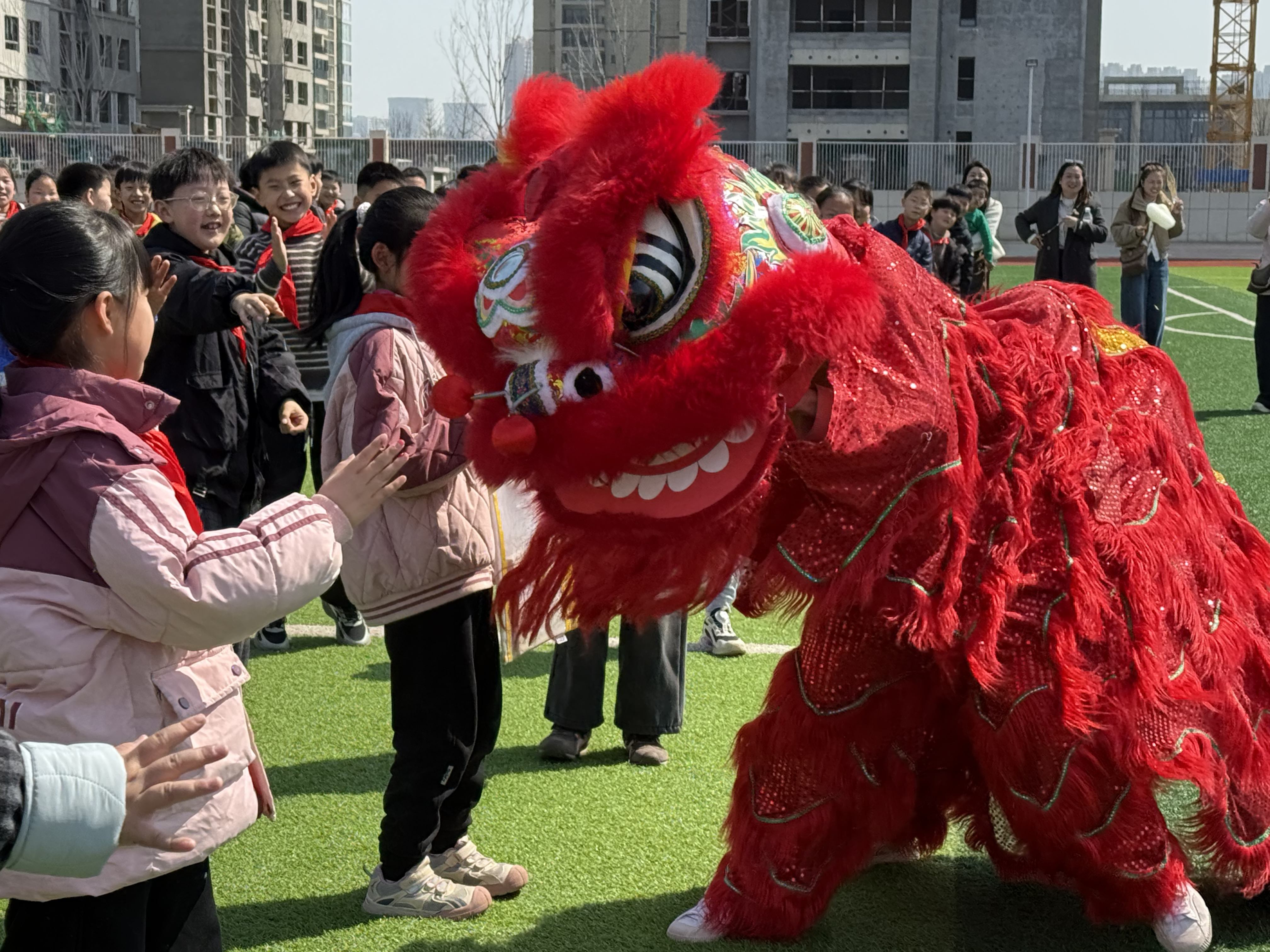 1  灵动鲜活的舞狮展示.jpg
